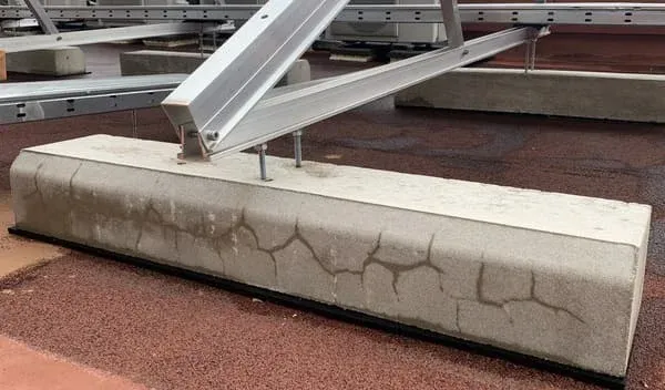 Lastre de hormigón y estructuras de placas solares