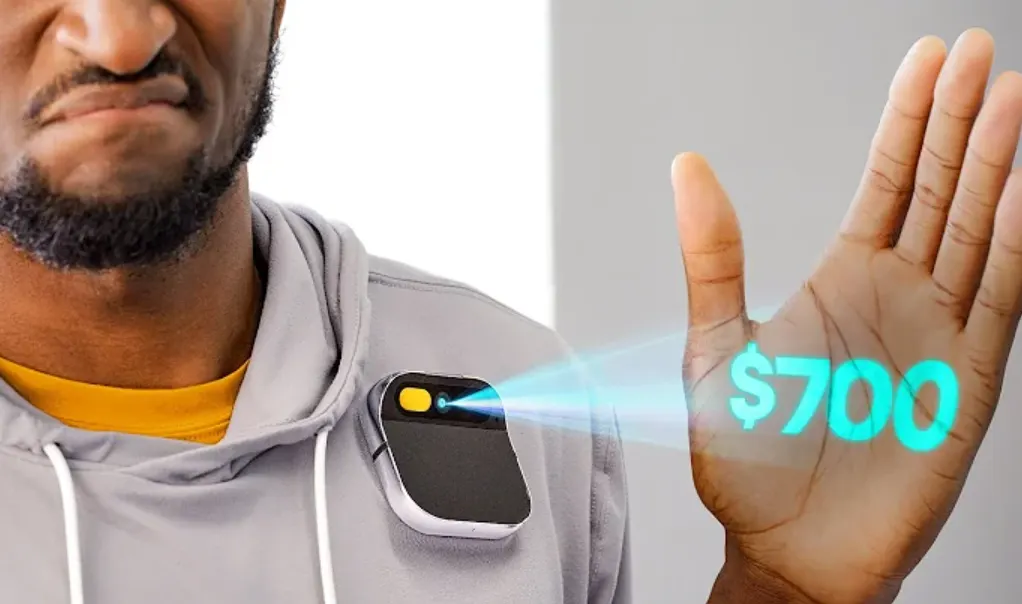 Marques Brownlee, famoso YouTuber, ha distrutto il lancio di AI Pin in pochi secondi