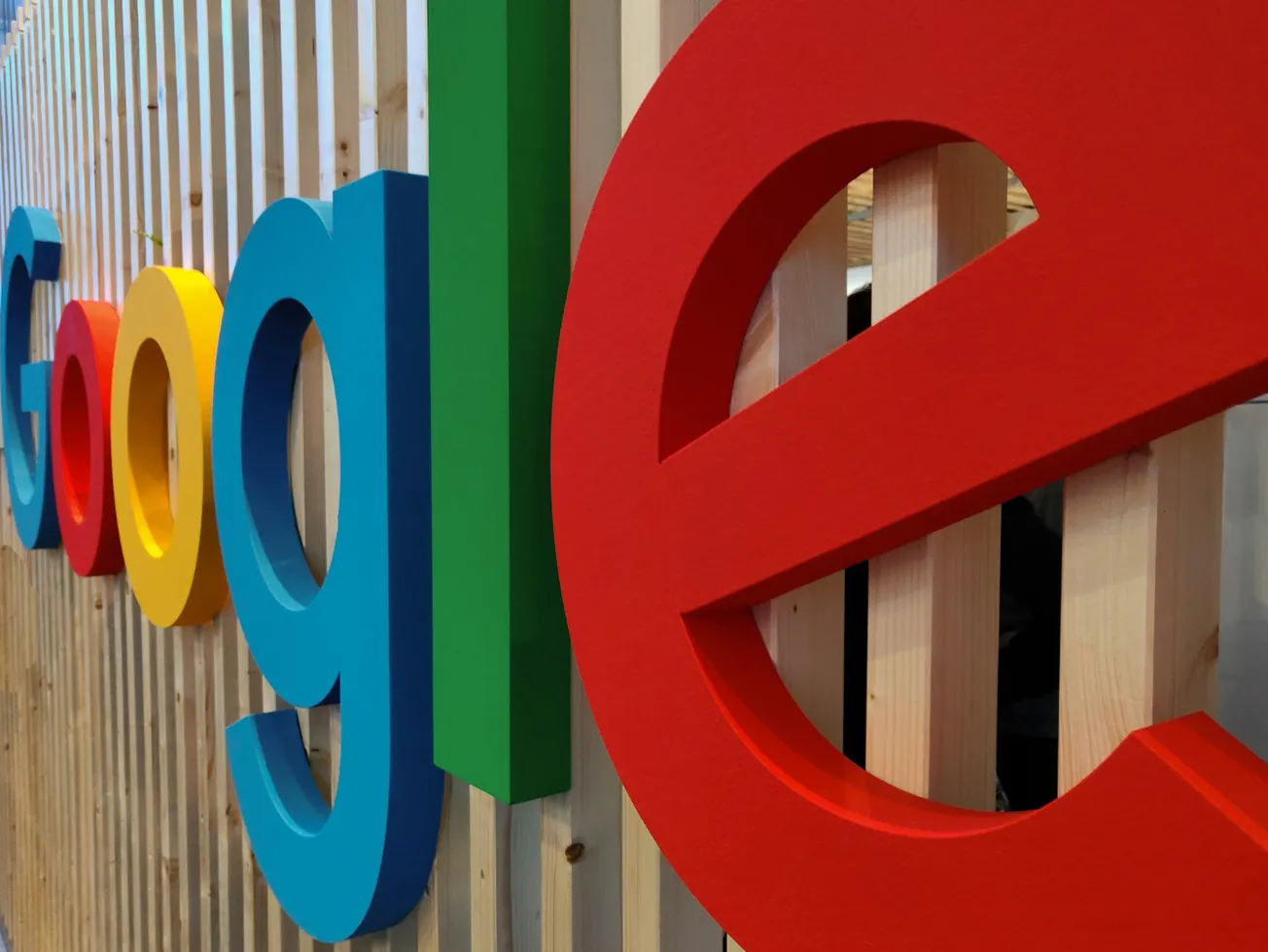 Le emissioni di Google sono aumentate di quasi il 50% in cinque anni a causa della domanda energetica dell'IA
