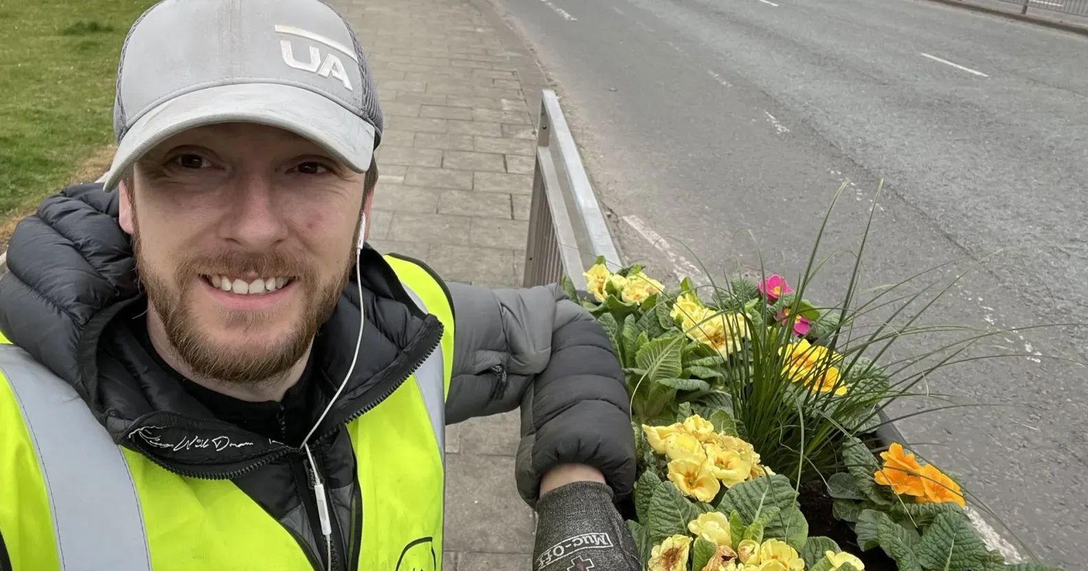 Far-right UK politician forced to resign because of his gay OnlyFans