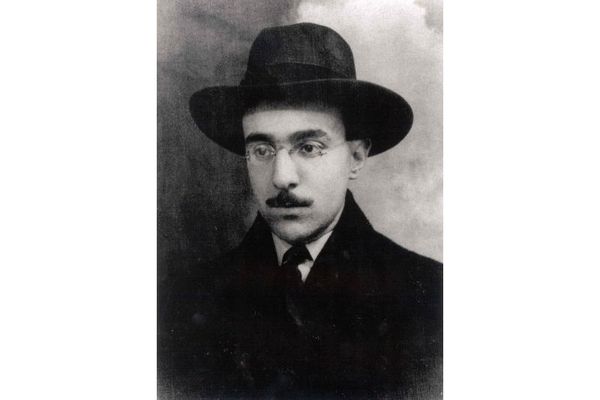 100 Heroes: Fernando Pessoa