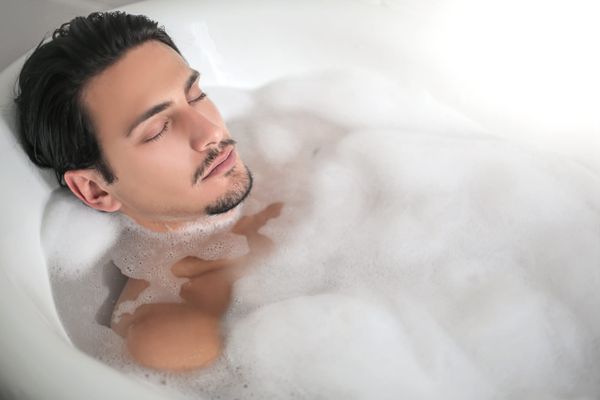 A guide to male intimacy: Bathing