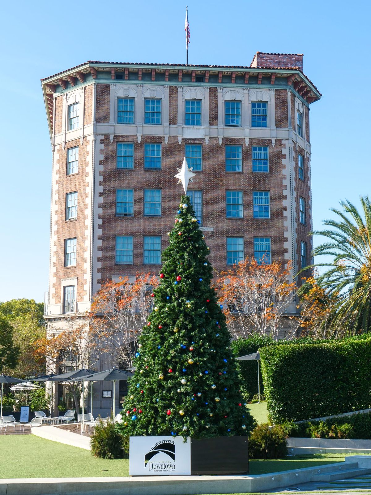 Amazon Stars join Culver City in Tree Lighting Ceremony