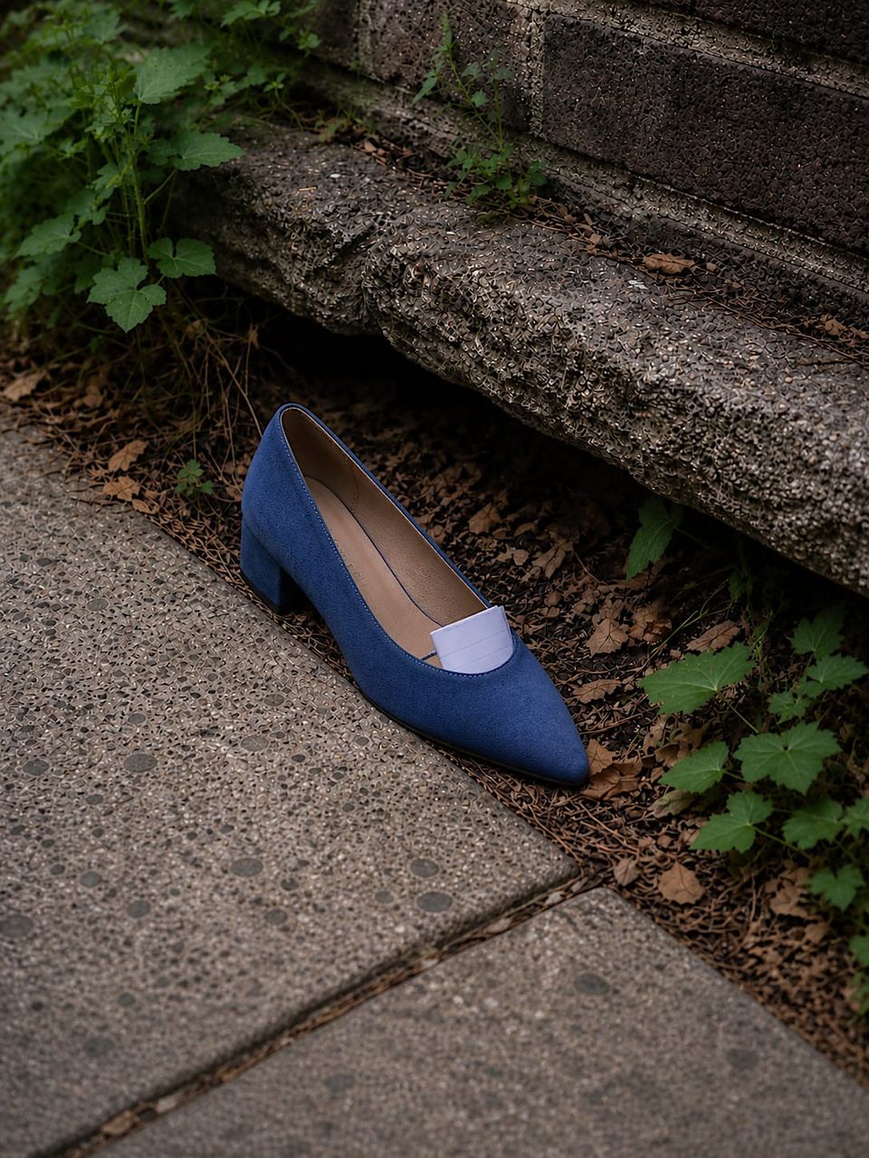 There it is. Blue. Suede, even. A suede blue shoe.