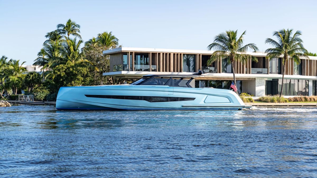 Vanquish VQ70: The Private Jet of the Seas