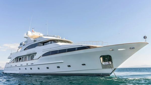 35m Classic Benetti motor yacht Stella Fiera comes to market