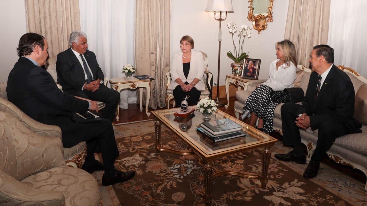 Mulino recibe a Bachelet en su gira para ganar votos en el Consejo de Seguridad