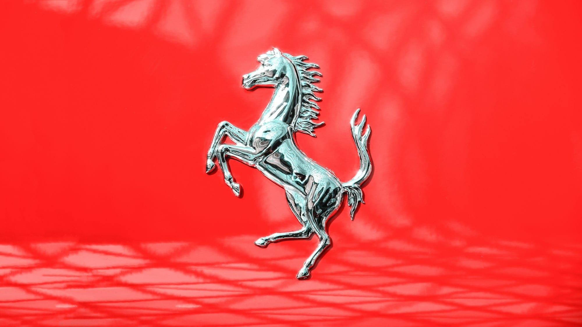 El Ferrari que nadie esperaba: el Luce enciende la polémica (y hunde las acciones)