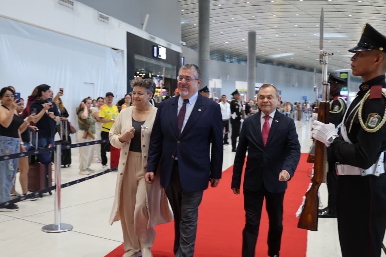 El presidente de Honduras, Nasry Asfura, arriba a Panamá para el Congreso Anfictiónico