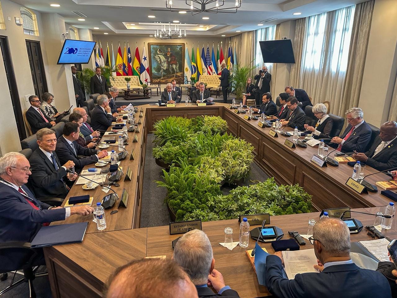 Delegaciones de Estados Unidos, OEA y España en la cumbre del Bicentenario del Congreso Anfictiónico