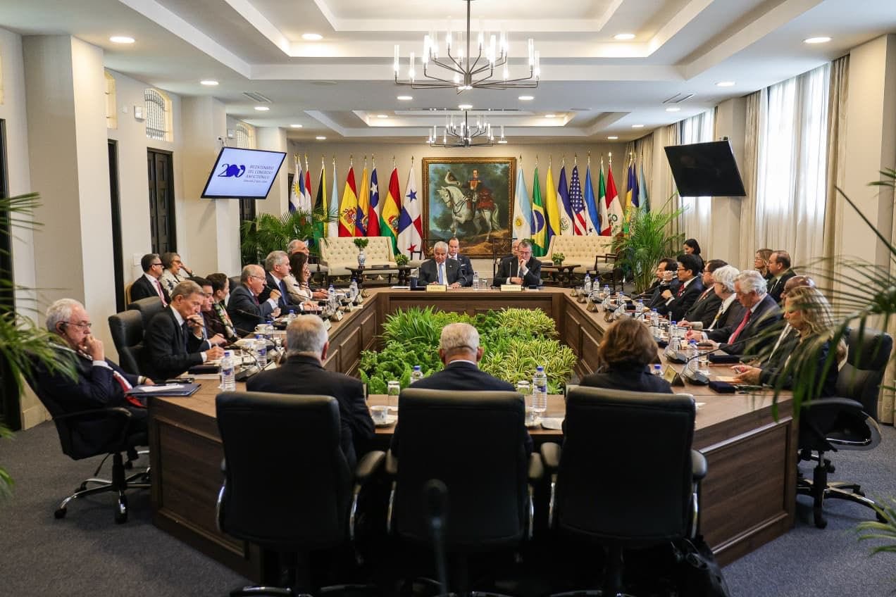 Vista general de la cumbre presidencial del Bicentenario del Congreso Anfictiónico en el Palacio Bolívar