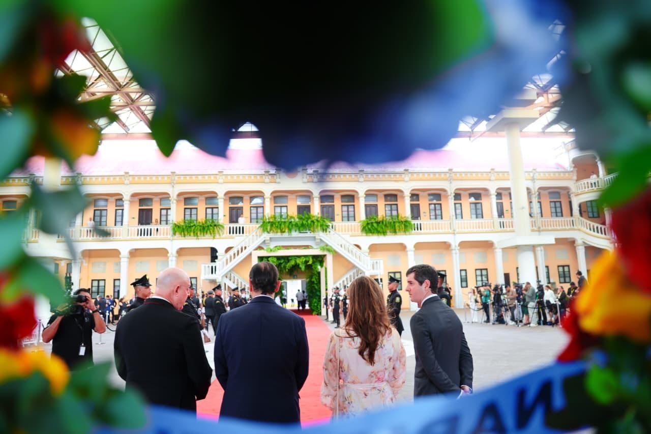 Exterior del Palacio Bolívar durante los actos del Bicentenario del Congreso Anfictiónico