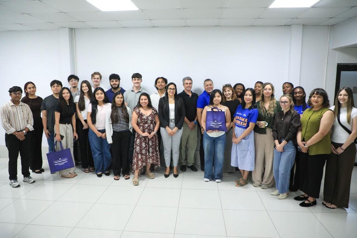 Estudiantes de Texas visitan el MEF