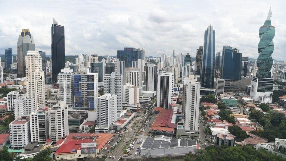Panamá refinancia deuda, ahorra en intereses