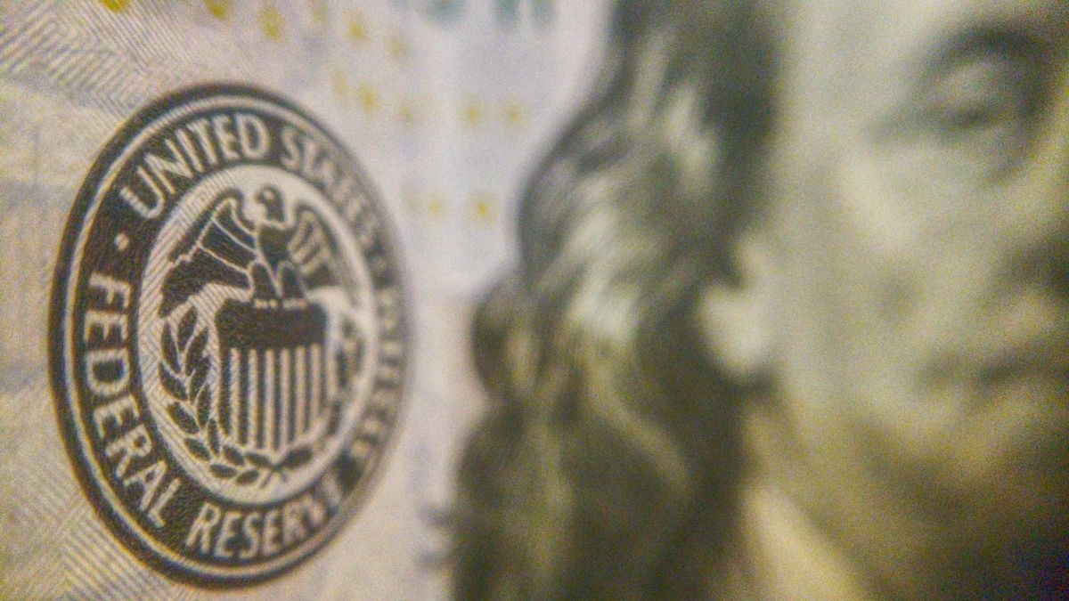 La Fed mantiene tasas y envía señales mixtas sobre política monetaria en 2026