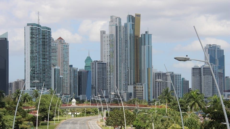 Ministros de Economía centroamericanos se reúnen en Panamá en cita clave del BID para impulsar desarrollo y adaptación climática