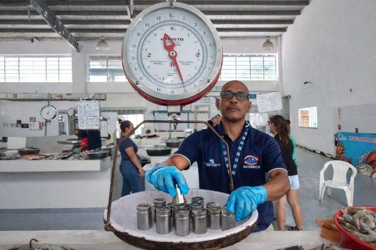 Balanzas fuera de norma: Acodeco detectó 97 en 2025