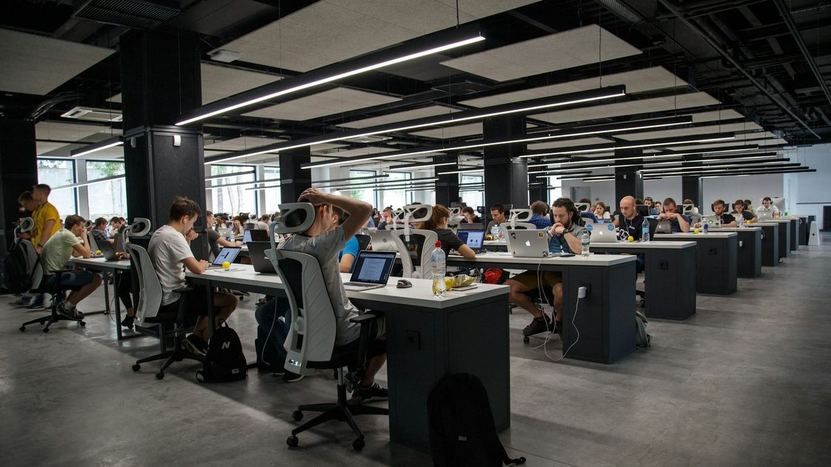 Empleo en EE.UU. supera expectativas en enero con creación de 130,000 puestos y tasa de desempleo baja a 4.3%