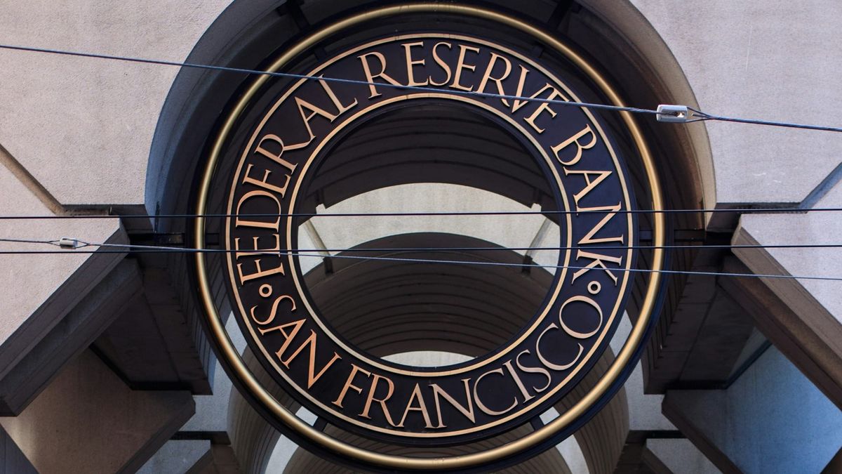 La Fed mantiene tipos y alerta sobre inflación en medio de incertidumbre global