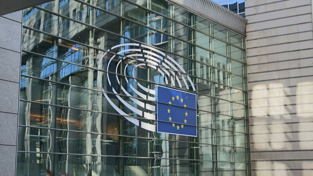 La Unión Europea prohíbe la exportación de ciertos bienes y tecnología a Rusia y Bielorrusia