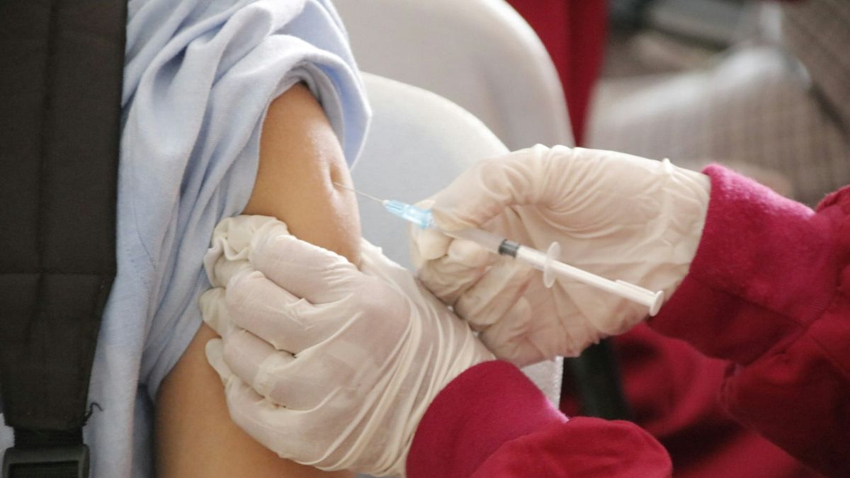 FDA acepta revisar vacuna contra la gripe de Moderna tras polémica inicial