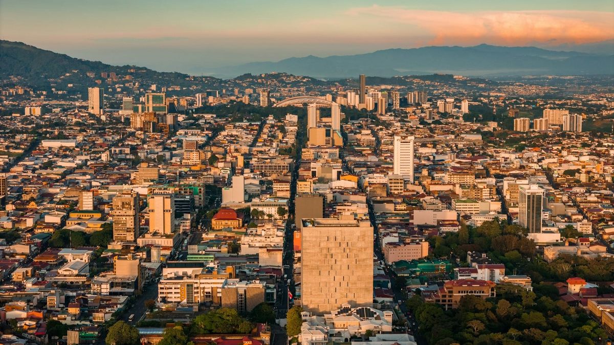 Costa Rica espera contraoferta de Panamá para resolver disputa comercial