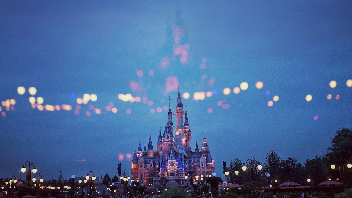 Disney formaliza relevo: Josh D'Amaro asume como CEO