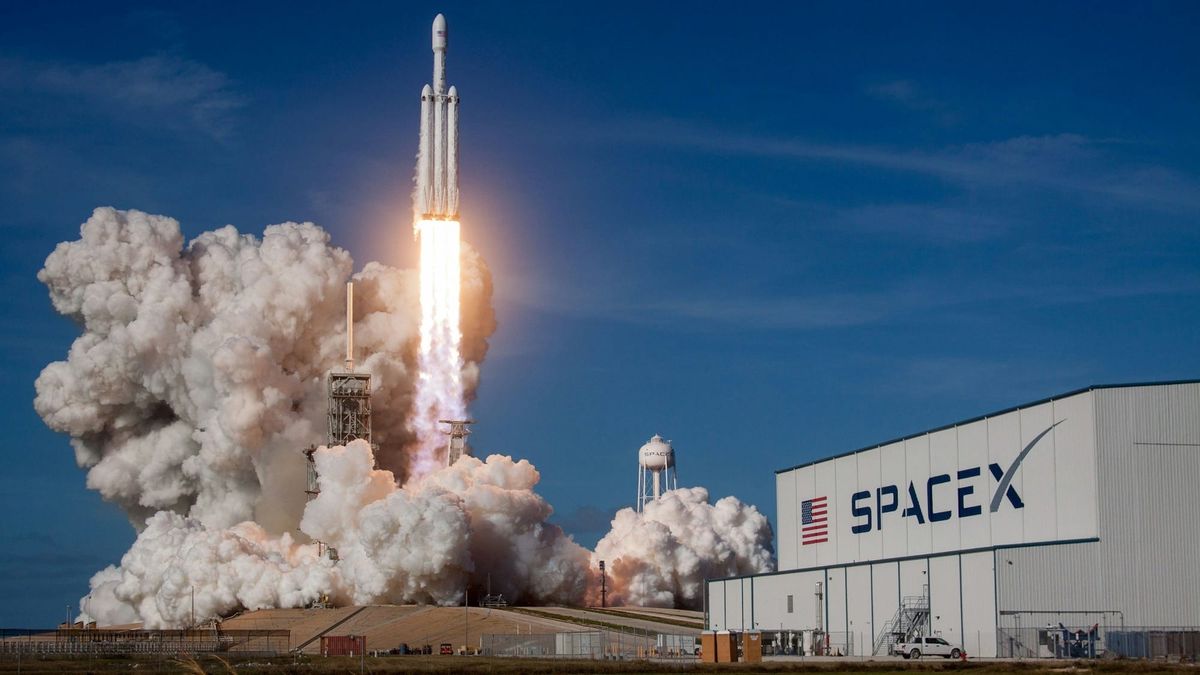 SpaceX acelera su negocio satelital y alista OPV confidencial en marzo tras anuncios en MWC26