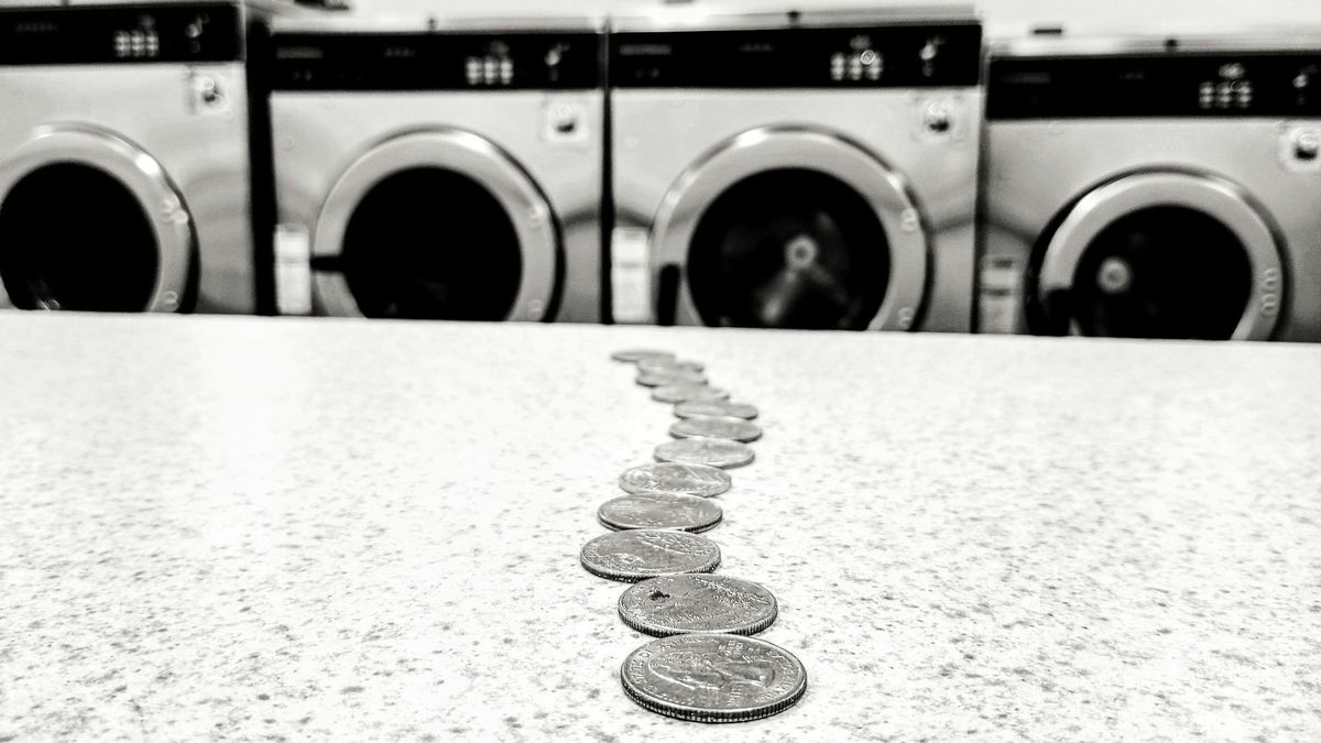 Lavado de dinero migra a cripto: $350,000 millones en 20 años y $158,000 millones en 2025