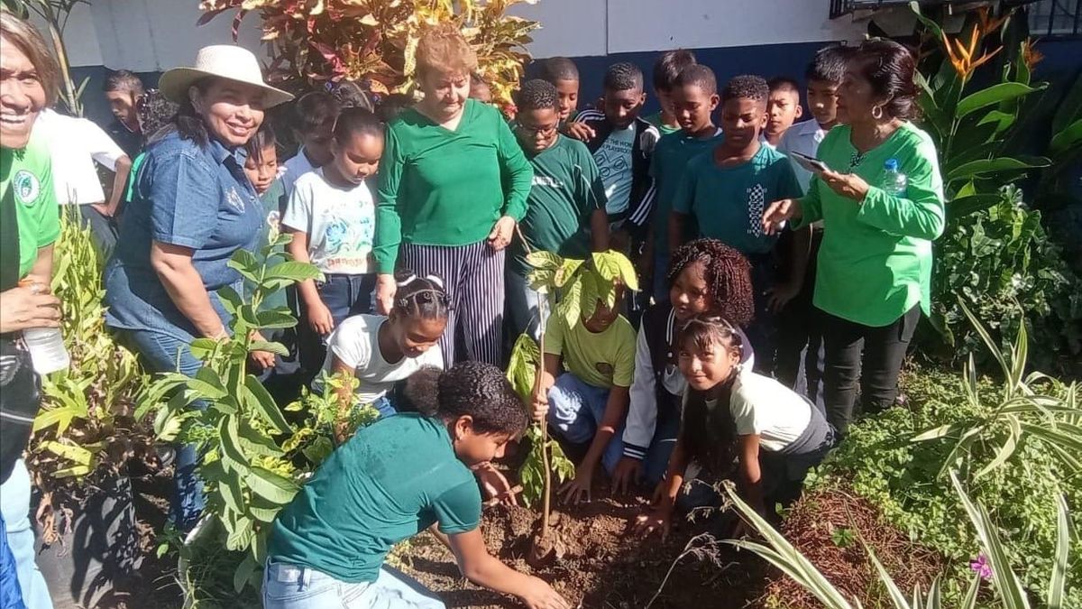 Día de la Tierra en Curundú: estudiantes celebran acción