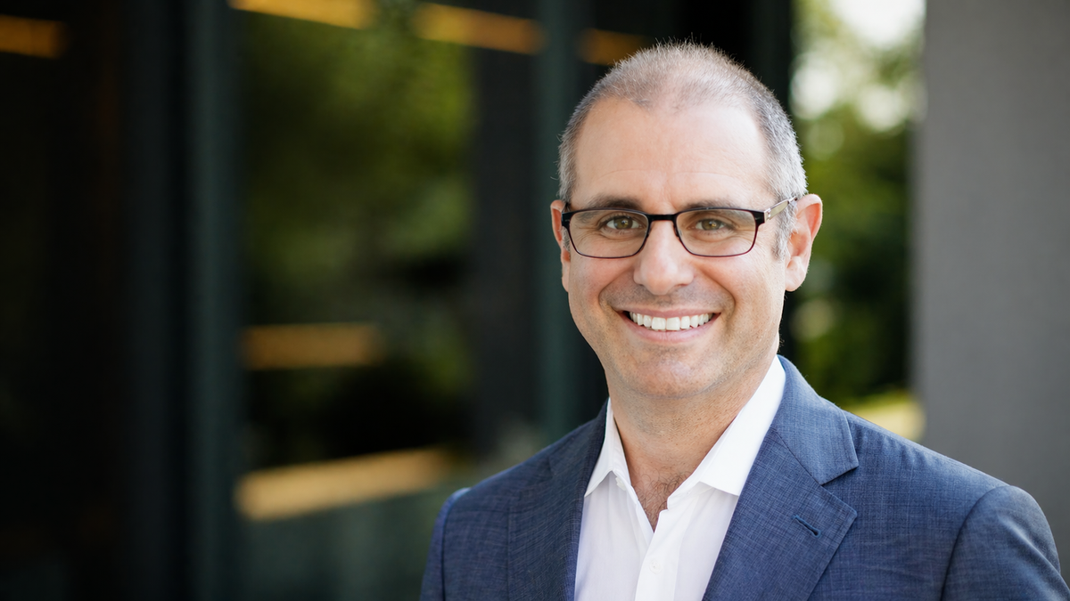 LinkedIn tiene nuevo CEO — y la apuesta es convertir la red en el motor de IA del mercado laboral