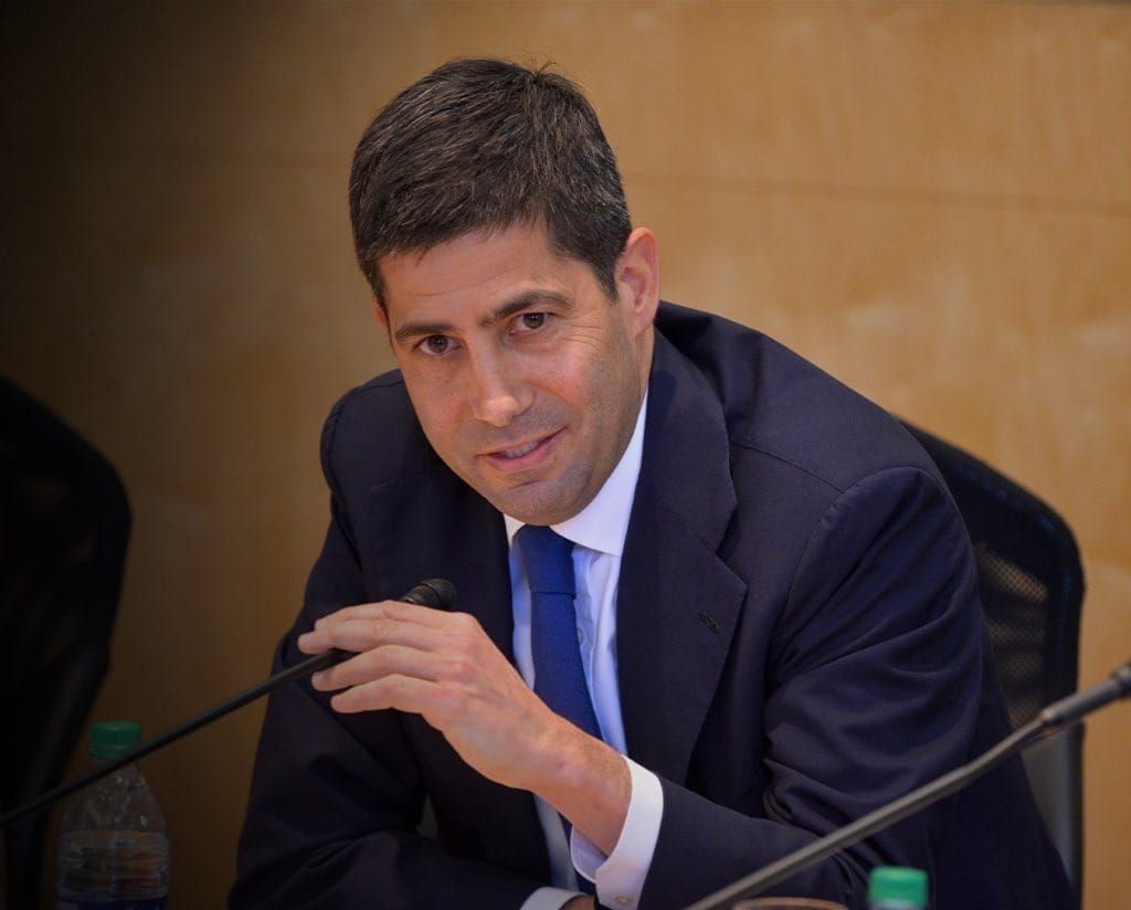 Kevin Warsh, nominado a la Fed, declara al menos $135M —el más rico en la historia del cargo