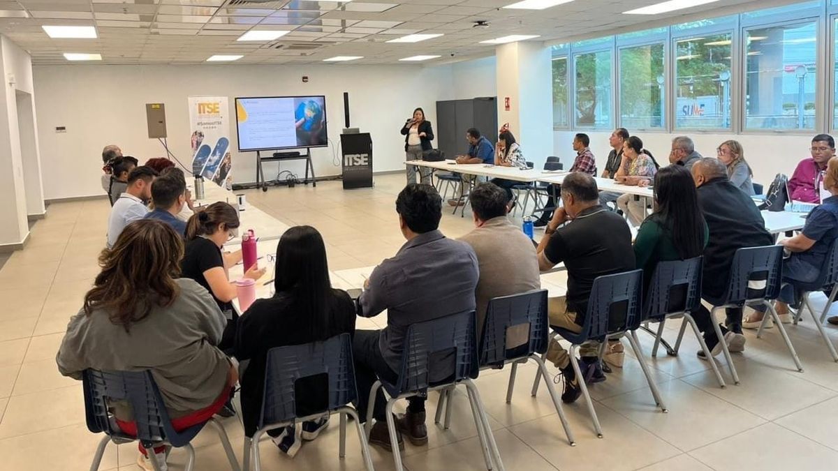 ITSE capacita docentes para el mundo
