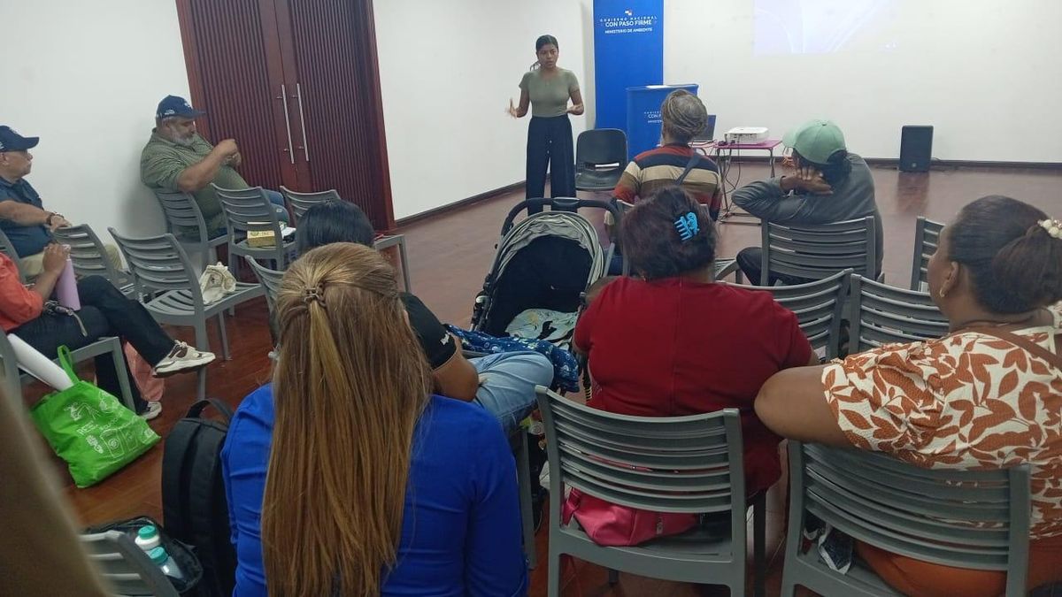 MiAMBIENTE forma veedores ambientales en Colón