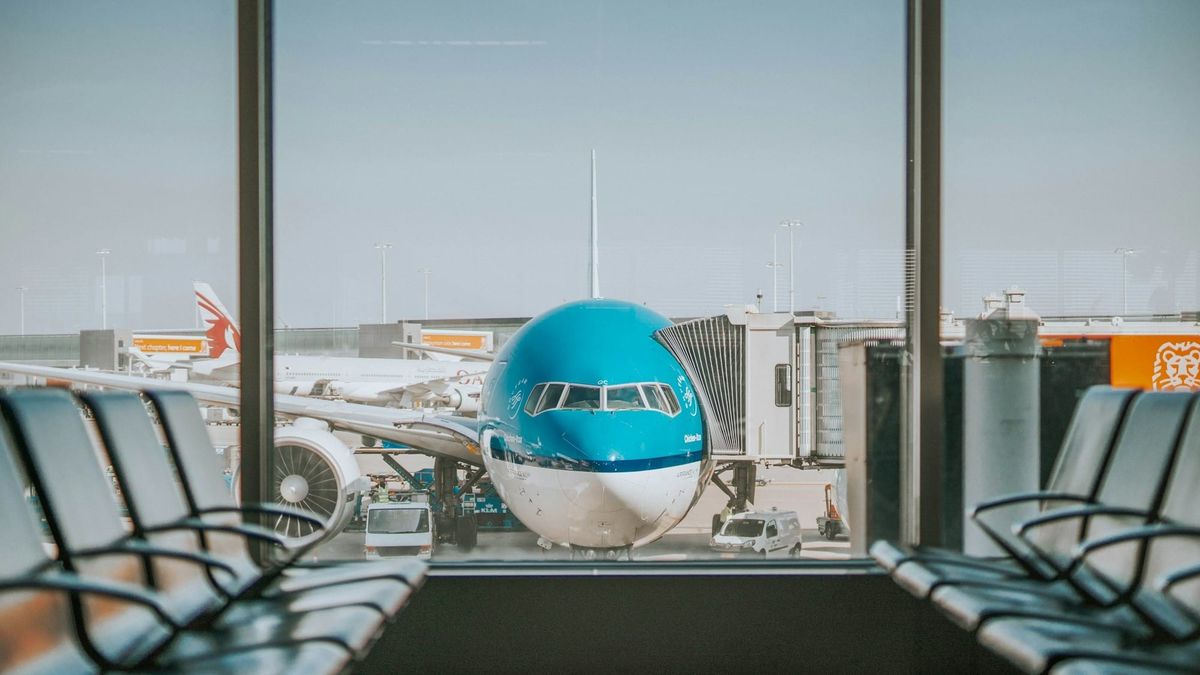 Aeropuertos de la UE alertan de escasez sistémica de queroseno si Ormuz no reabre en tres semanas