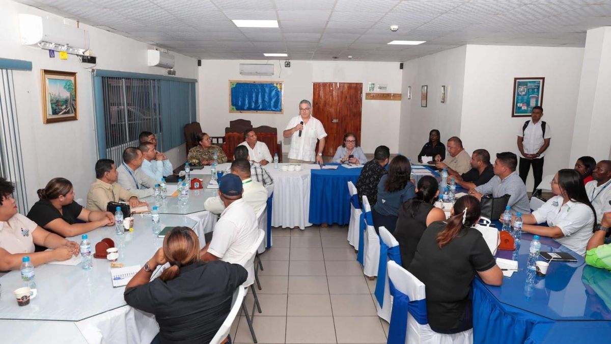 Ministro Orillac aborda agua y obras con autoridades en Darién