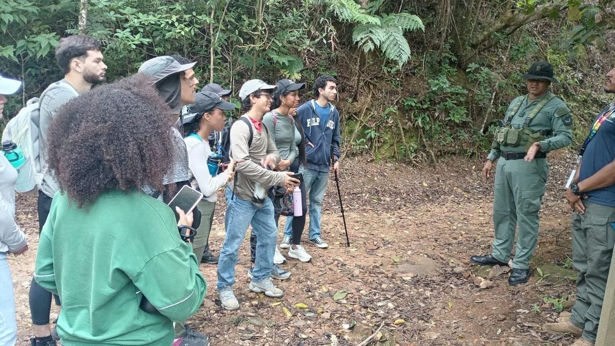 Estudiantes UTP aprenden sobre calidad de aire en Campana