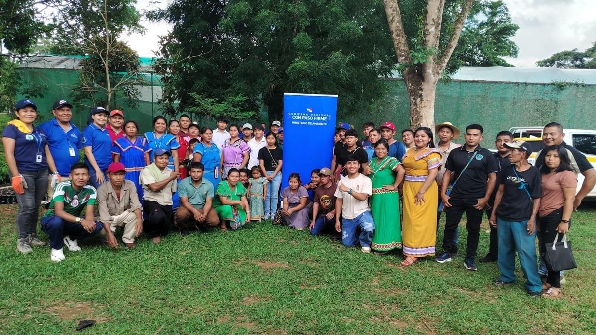 Voluntarios Ngäbe-Buglé: manos a la tierra por el ambiente