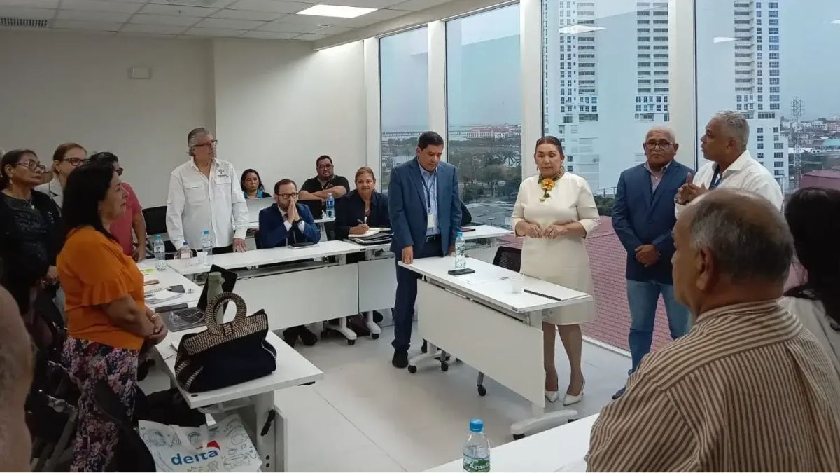 CSS se reúne con pacientes para mejorar servicios