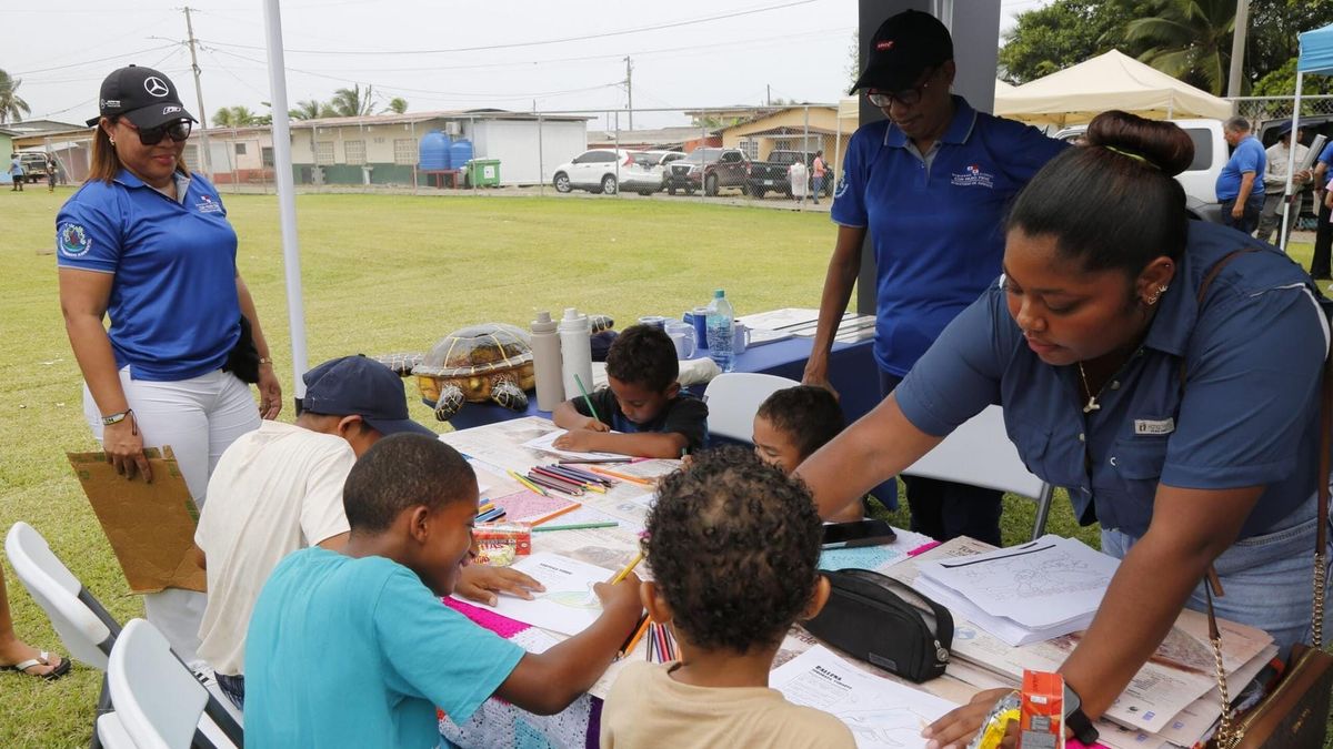 MiAMBIENTE celebra Feria Azul por océanos en Colón