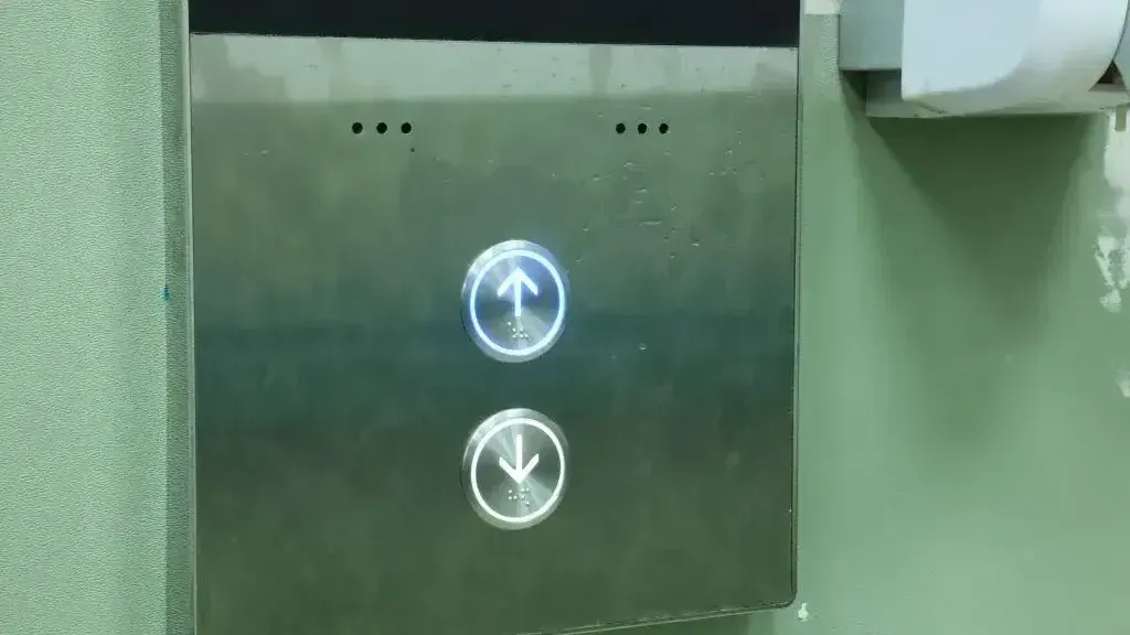 Nuevos elevadores optimizarán atención en Hospital Arnulfo Arias