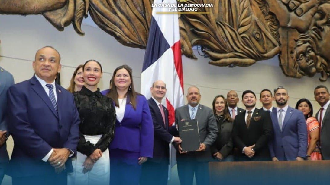 Panamá promulga la Ley 926: sustancia económica entra en vigor en 2027