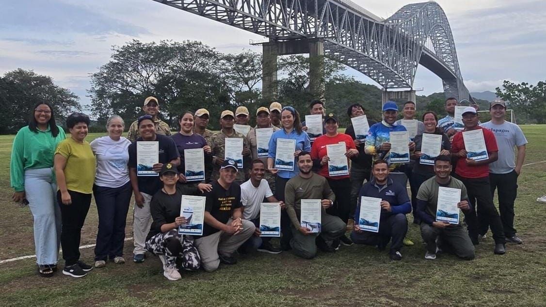 Panamá capacita para rescatar ballenas