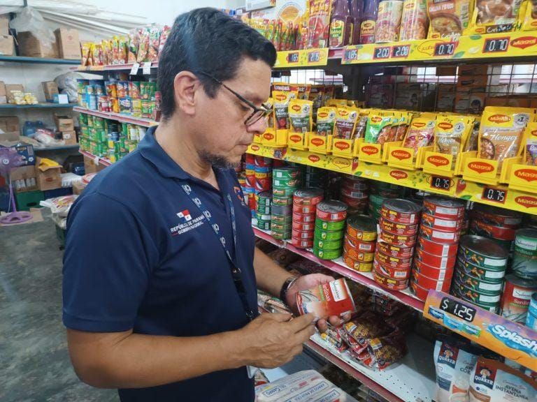Acodeco exige precios visibles en comercios