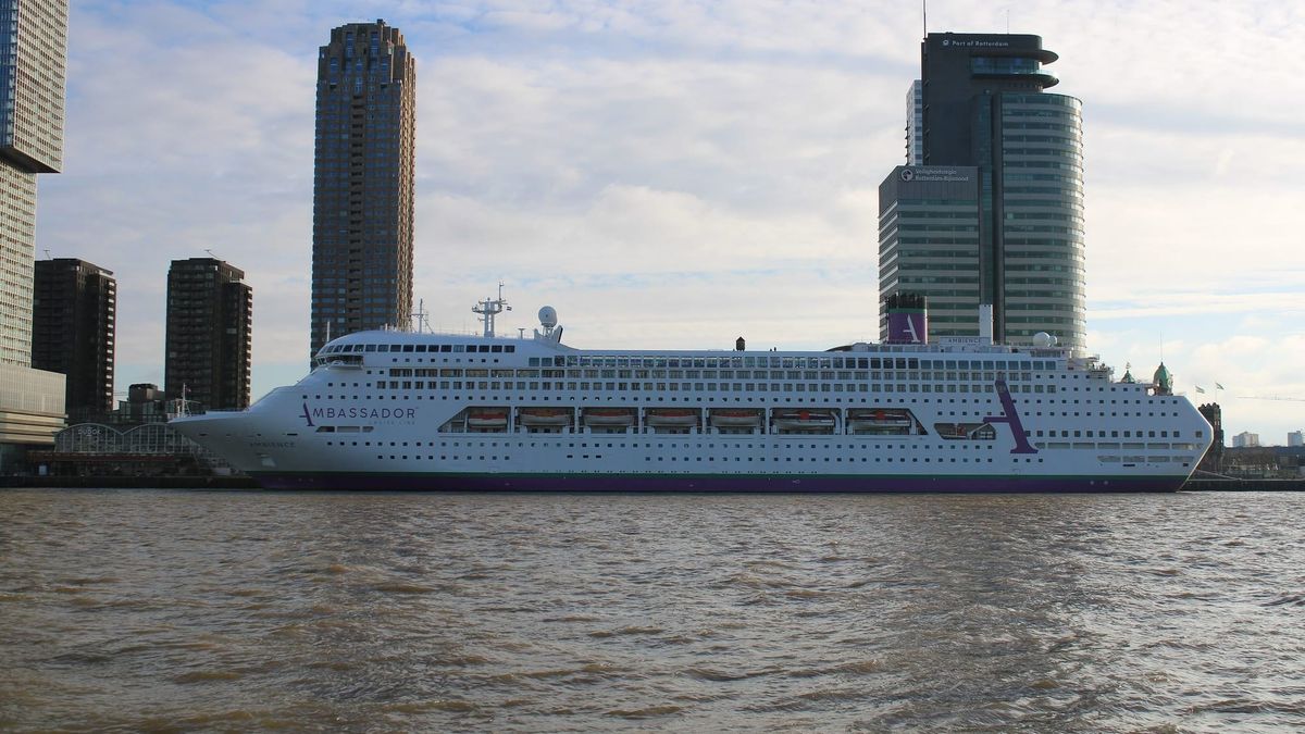 1.747 personas confinadas en un crucero en Burdeos, en el peor mes de la industria en décadas