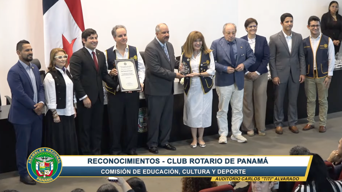 La Asamblea reconoce a 19 figuras de educación, cultura y deporte