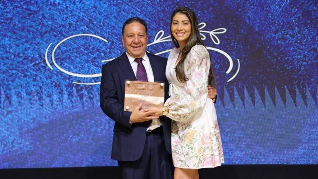 Homenaje a Dr. Rodríguez por casi 50 años de carrera