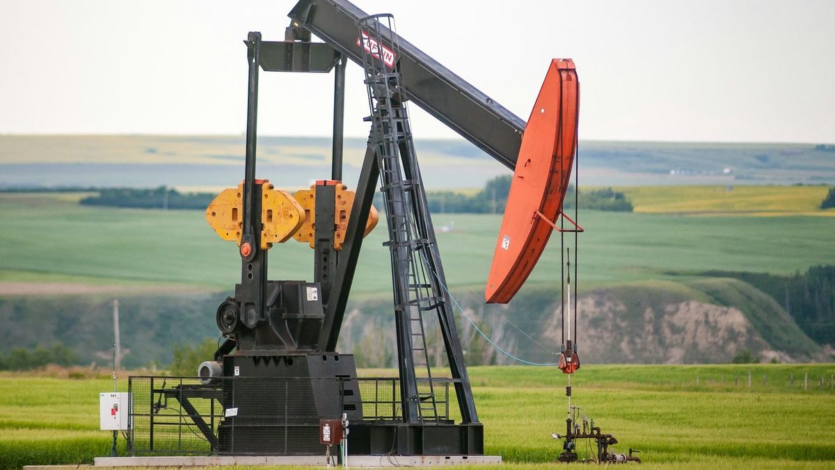 El alivio del petróleo es un espejismo: los inventarios caen a ritmo récord y lo peor no ha llegado