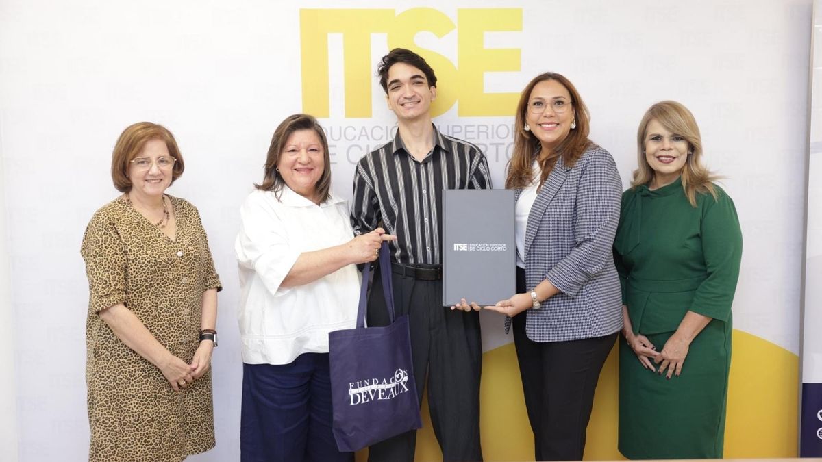 ITSE y Fundación Deveaux otorgan becas a jóvenes talentos