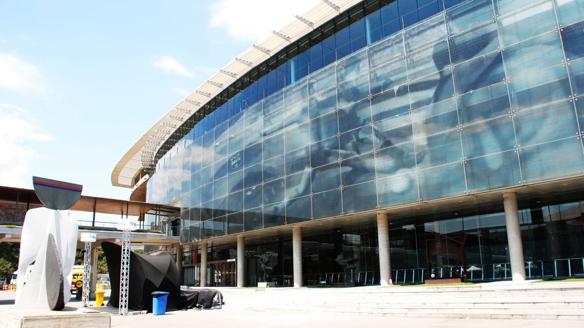 Fachada de vidrio del Camp Nou, estadio del FC Barcelona